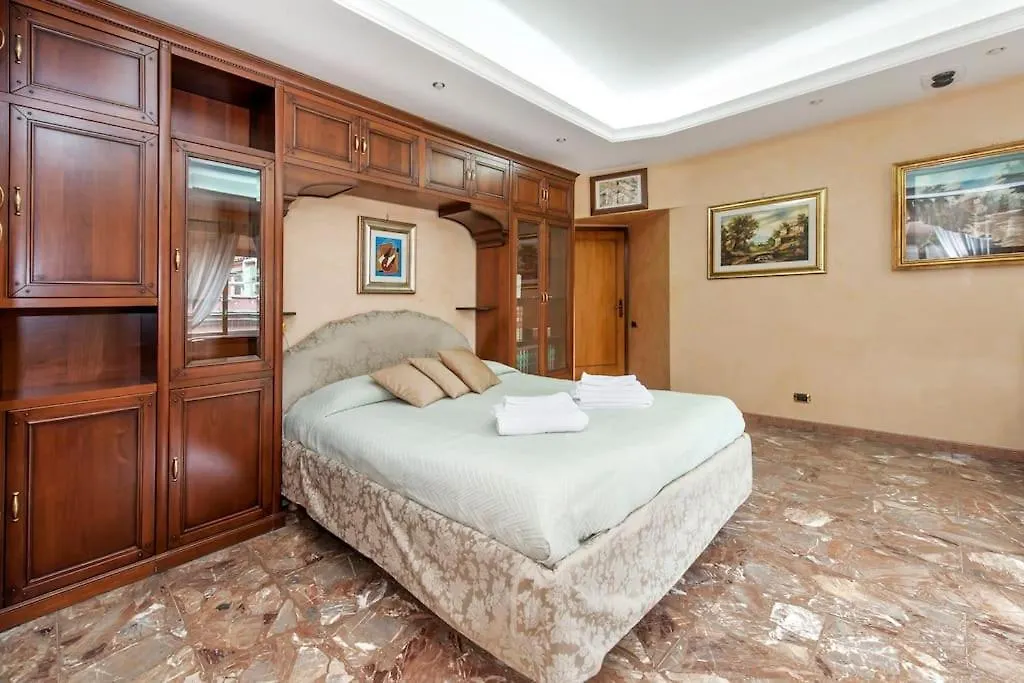 Apartment Domus Patrizia Romana 6 Persone Italy
