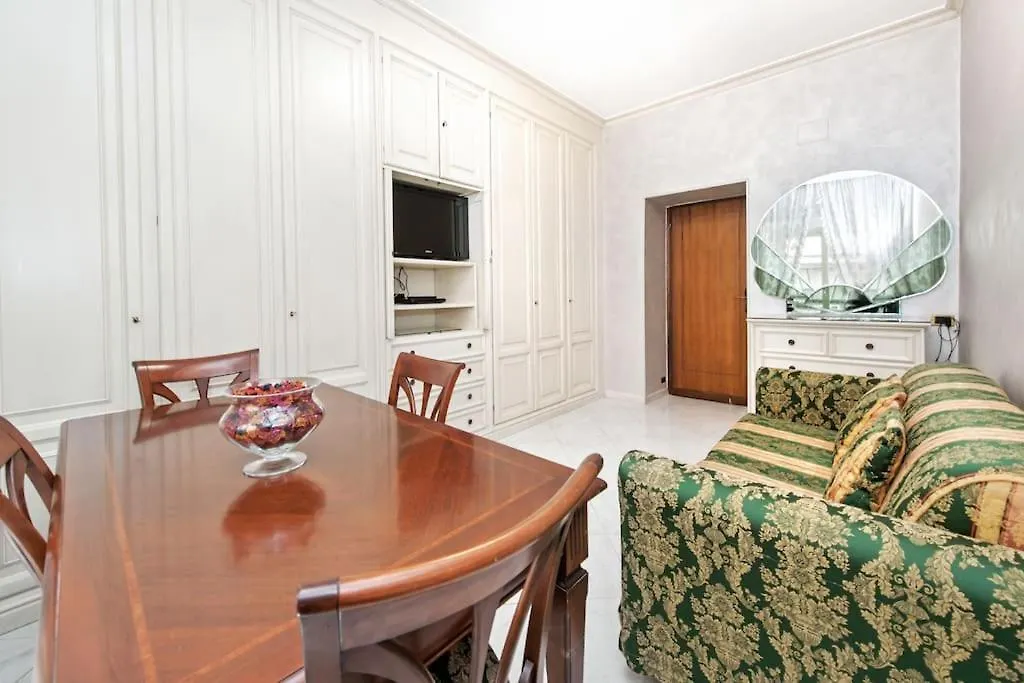 Domus Patrizia Romana 6 Persone Apartment